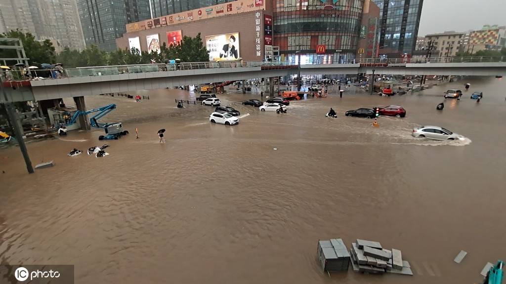 郑州特大暴雨致380人死亡失踪市委书记市长被问责