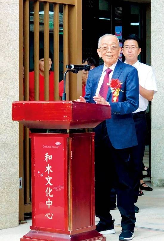 安踏创始人丁和木捐款100亿做慈善 称钱放在家里也