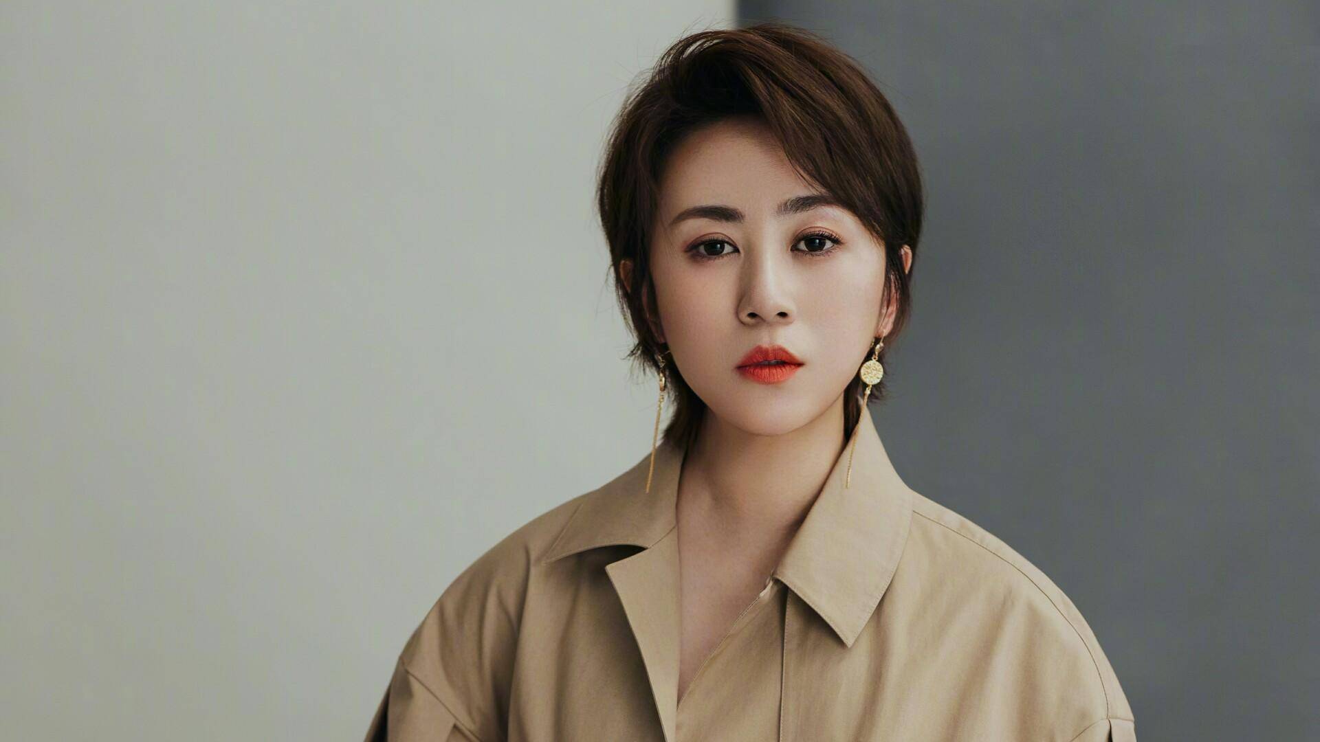 原创演员马丽票房累计高达120亿稳坐中国票房一姐交椅
