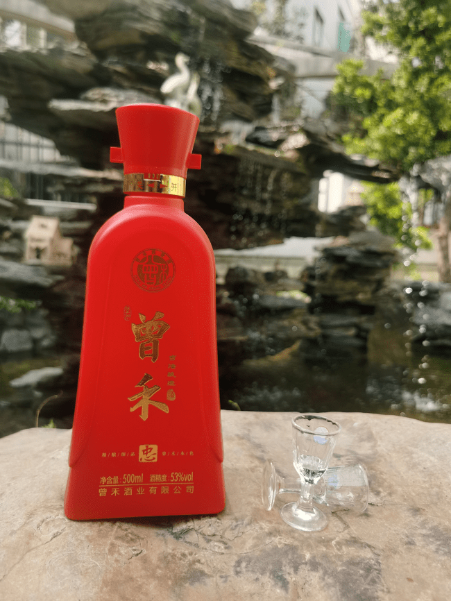 曾禾酱香酒弘扬白酒文化平价又好喝的酱香白酒