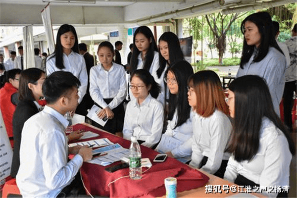 其实,高三毕业生成绩很差,一模二模只考300多分,老师建议不要参加