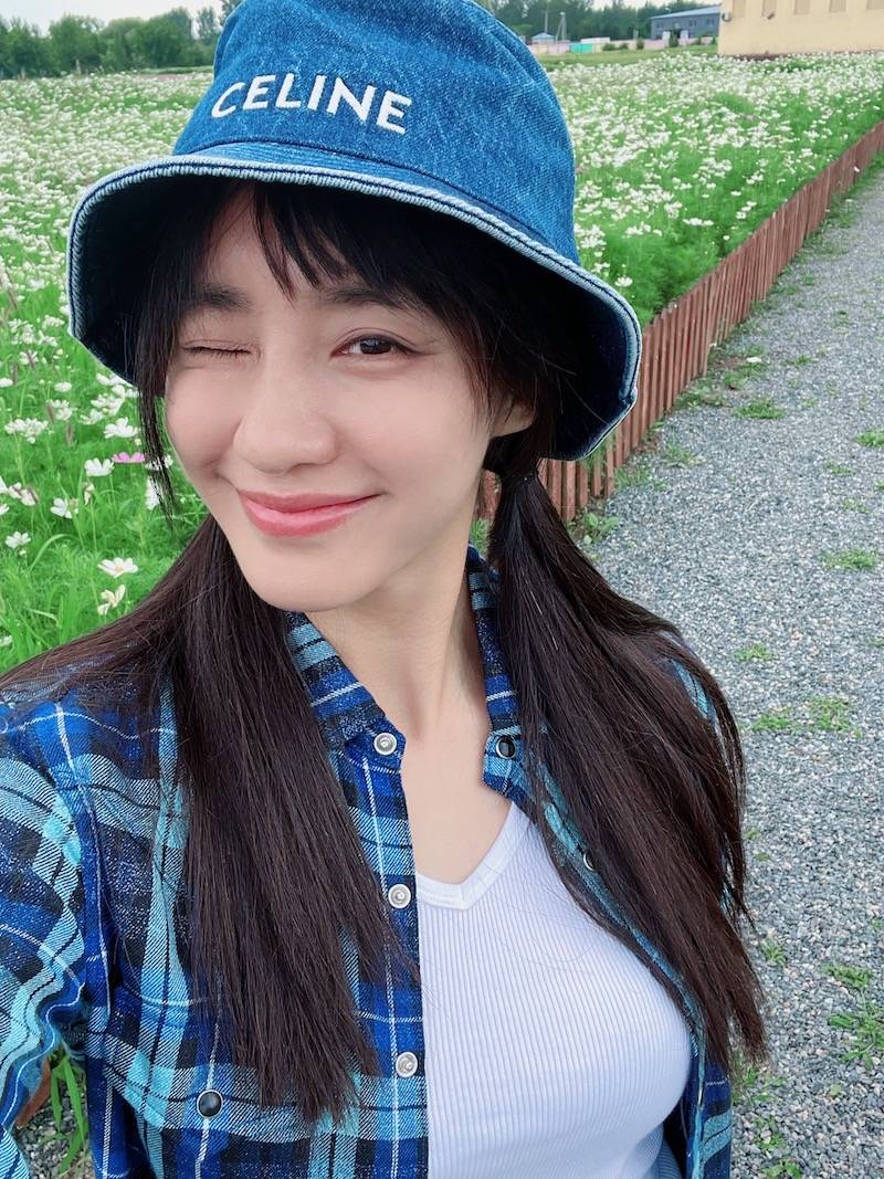 王智分享田园采摘plog齐刘海双马尾笑容治愈