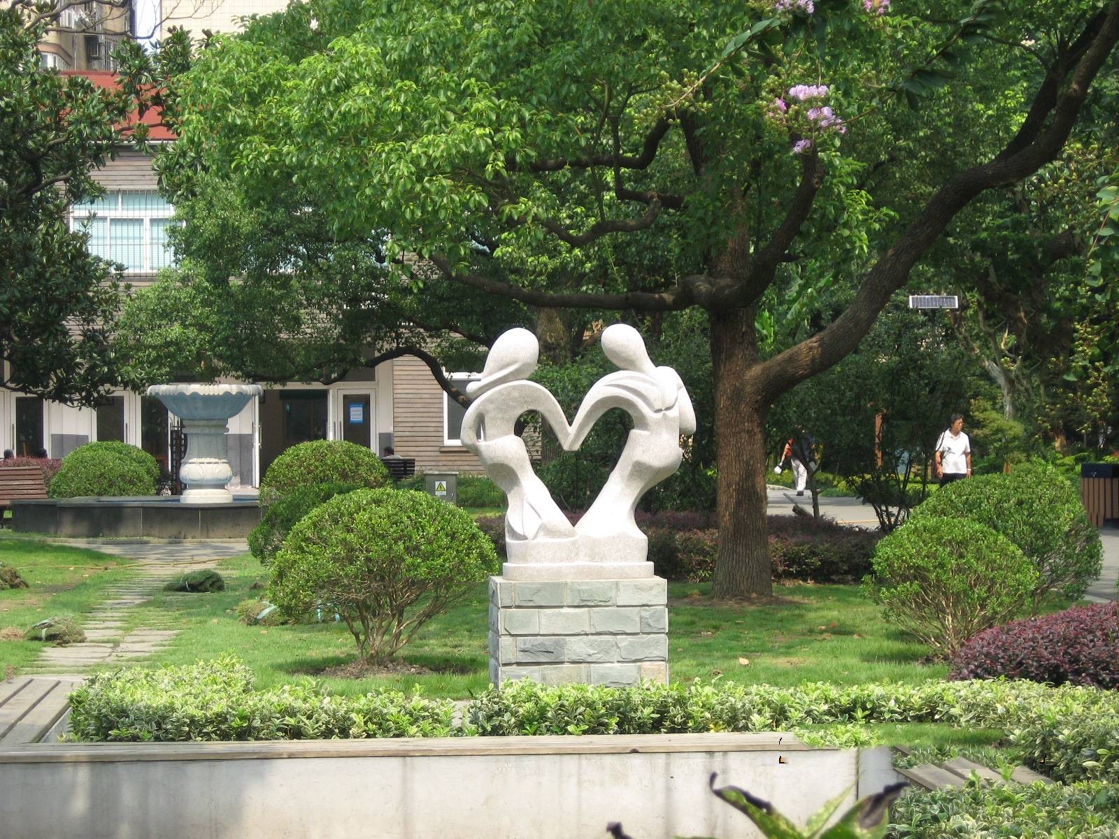 的时候,杨浦区只有隆昌路以西波阳路上有一个很小的公园—波阳公园
