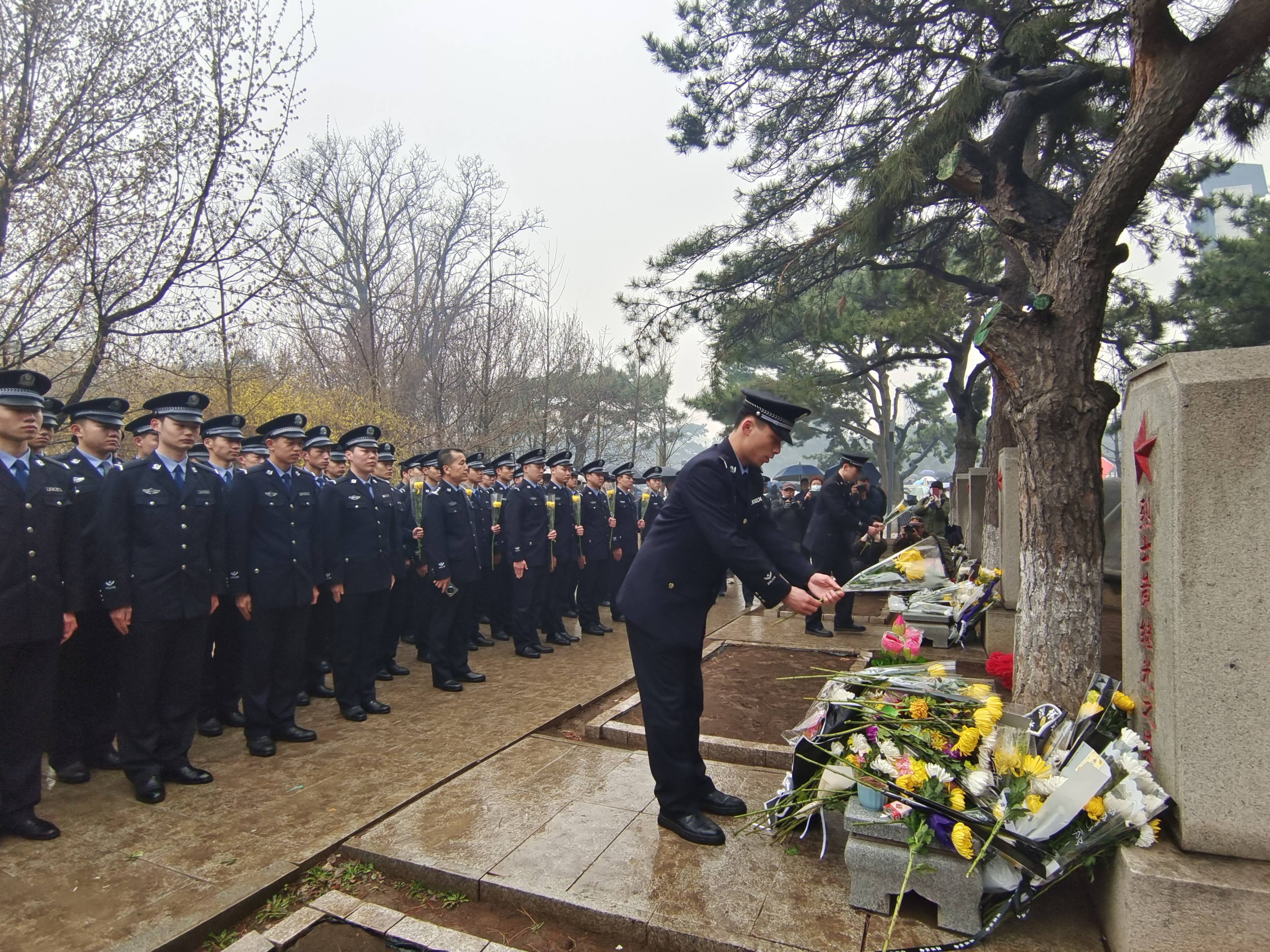 中国刑警学院部门师生参与千人祭奠意愿军英烈活动