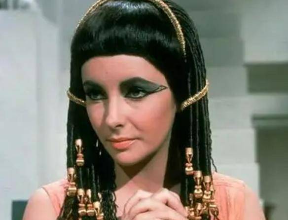 使身处劣势也不能轻易放弃,要有顽强抗战的精神。第二个谎言:埃及艳后