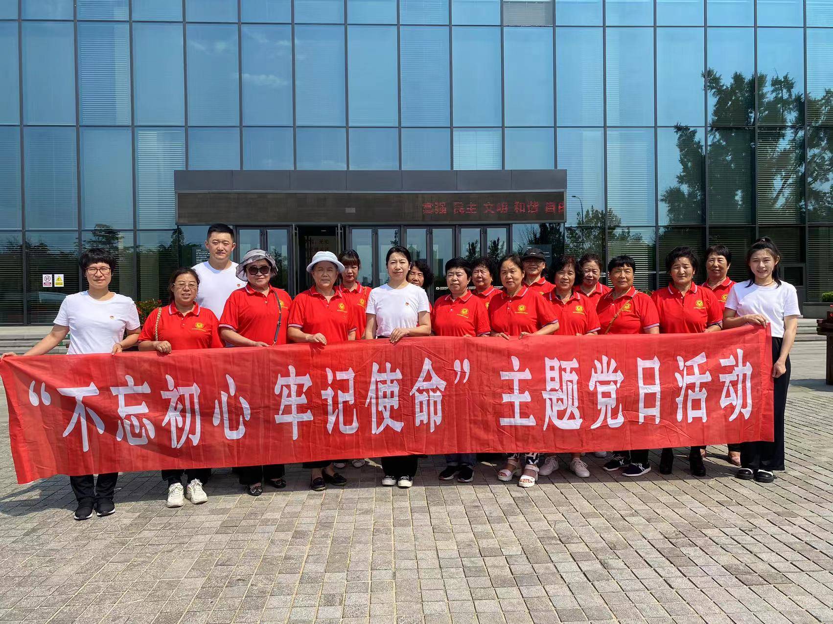 PP电子 游戏玉龙社区组织党员参观大连市规划展示中心