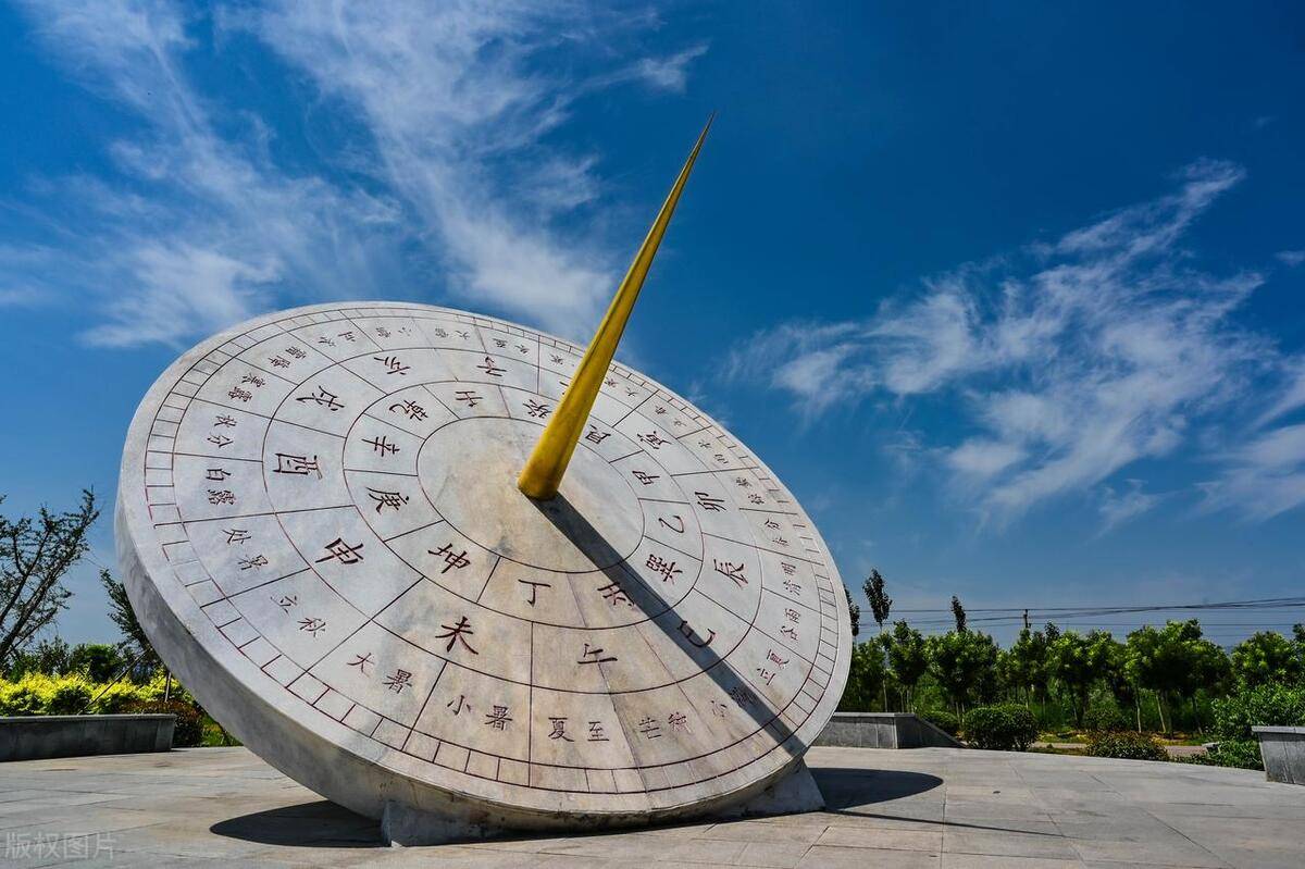 化为真太阳时。出生八字以后的局通称为后天局，当然也要进行时差转化。一：奇门局分为先天命理局与后天问事