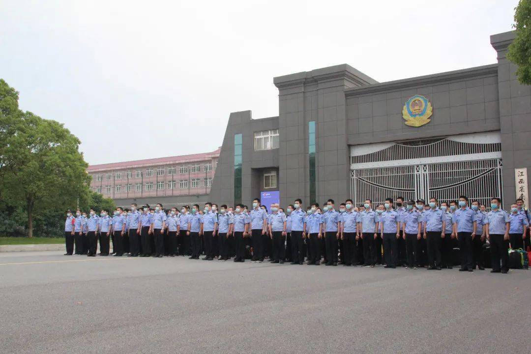 换防仪式在监狱南大门举行南昌监狱第六,七批监管区封闭执勤人员6月2
