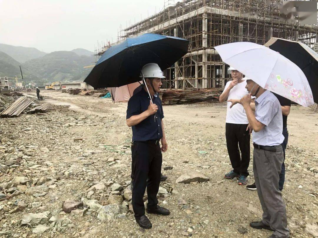 市建设局钟小松一行调研桐岭路,污水干管,腊口污水处理厂等项目进展
