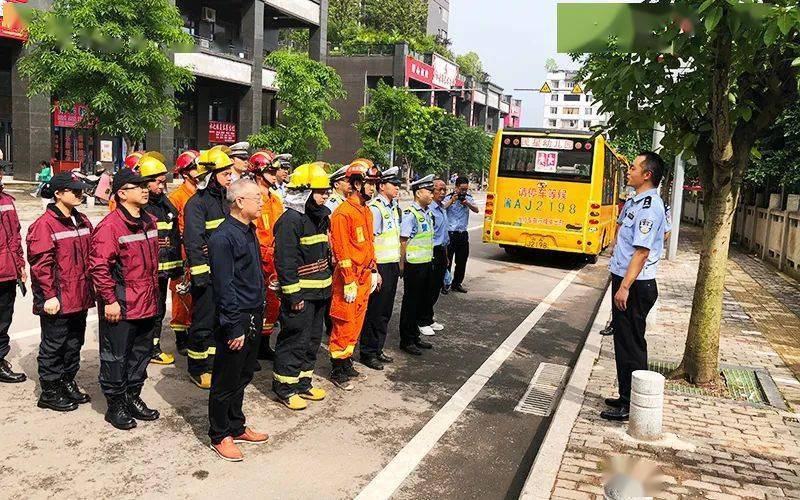 忠县公安局交巡警大队组织道路交通事故应急处置演练