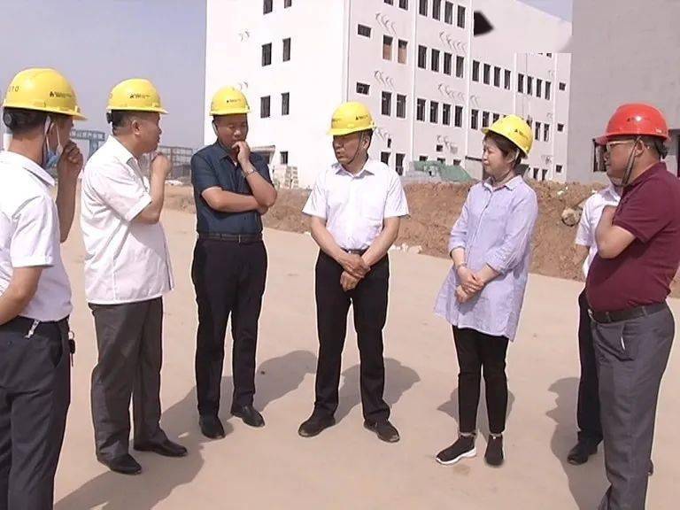 李正根深入周村镇就重点工程建设和文明城市创建工作进行调研