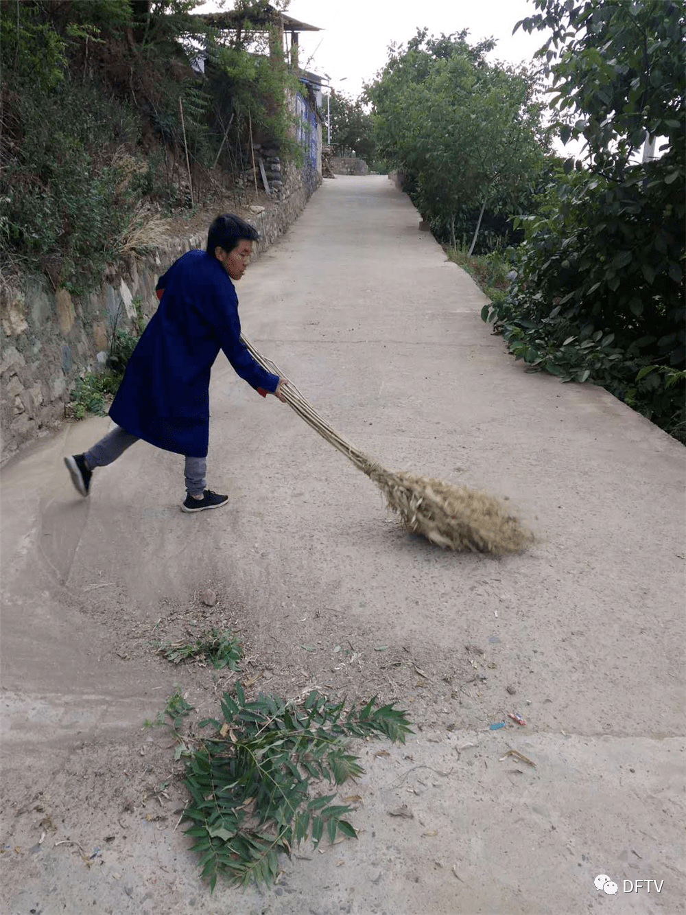 花瓶子镇人口_瓶子素描