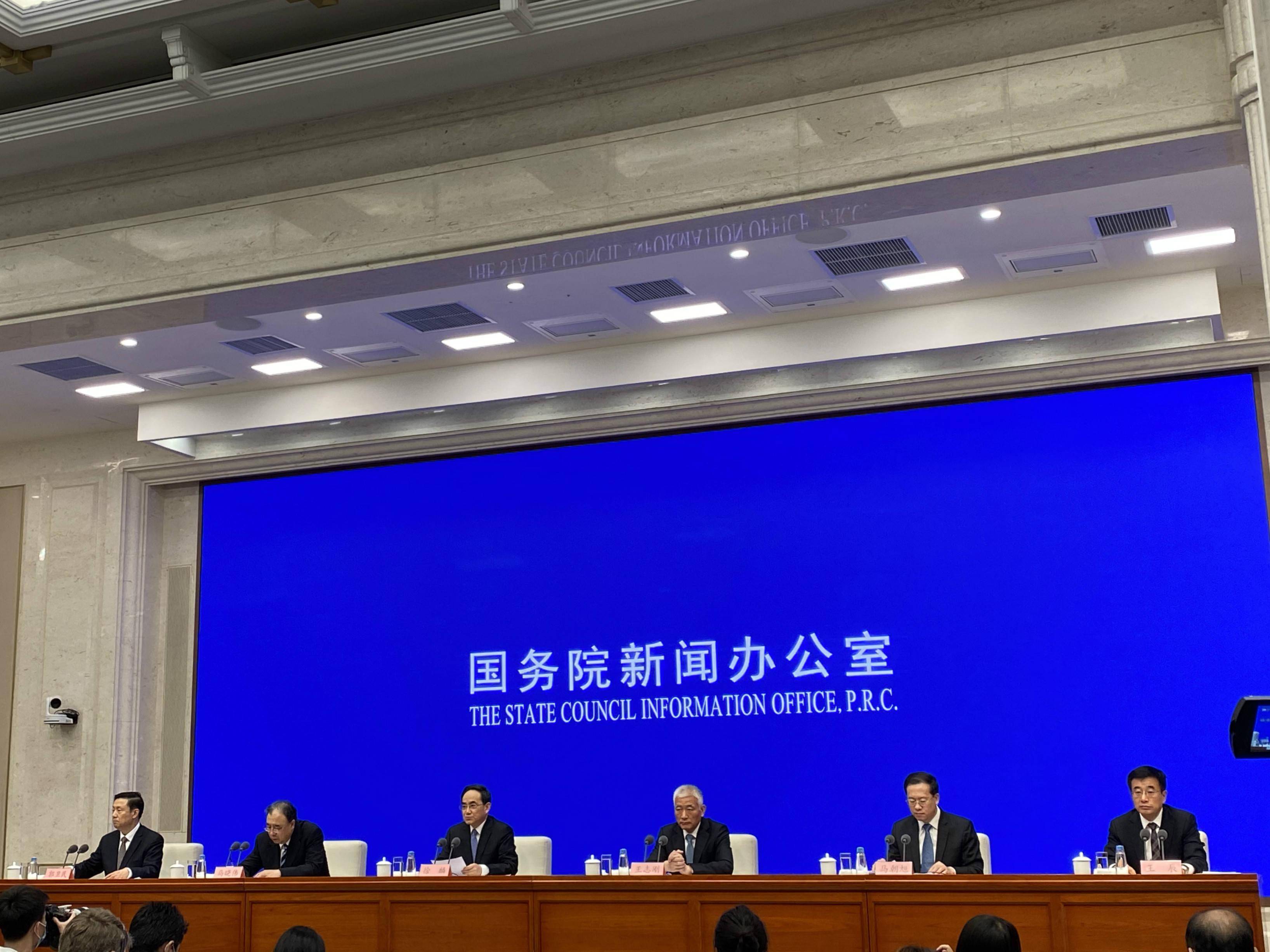 治疗费|3.7万字抗疫白皮书发布：重症患者人均治疗费超15万，全由国家承担