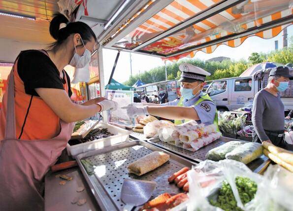 早市|维护交通秩序 助力地摊经济