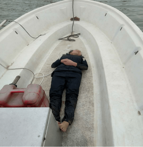 "死人和活人的打捞方式是不一样的,所以我都特别谨慎,如果以打捞尸体