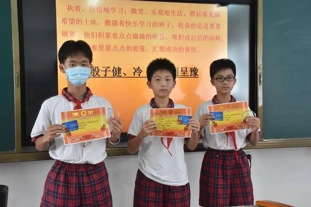 学年第二学期小学部荣获"北大学习之星"学生名单三年级:一等奖:张楚澄