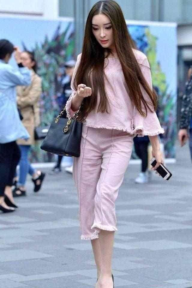 怎么穿衣服好看又简单又大方 2d2416da4a2a4b6c9c8111cba643dd9b.jpeg