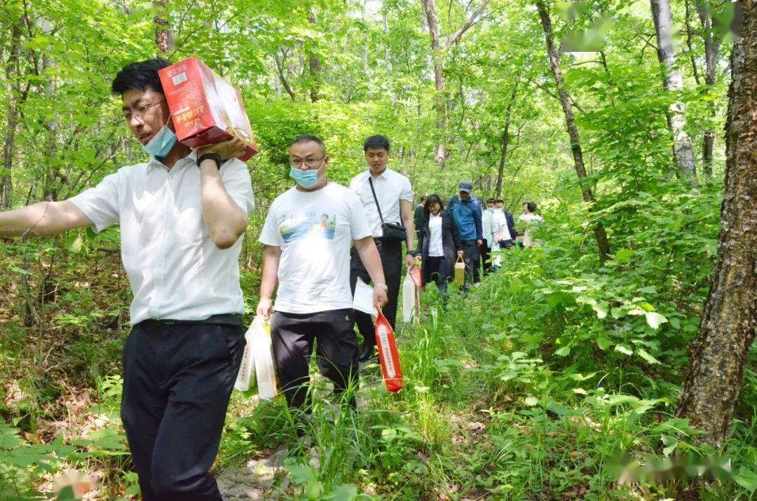 建三江分公司市场运营部部长孙长友一行到勤得利调研指导电商发展