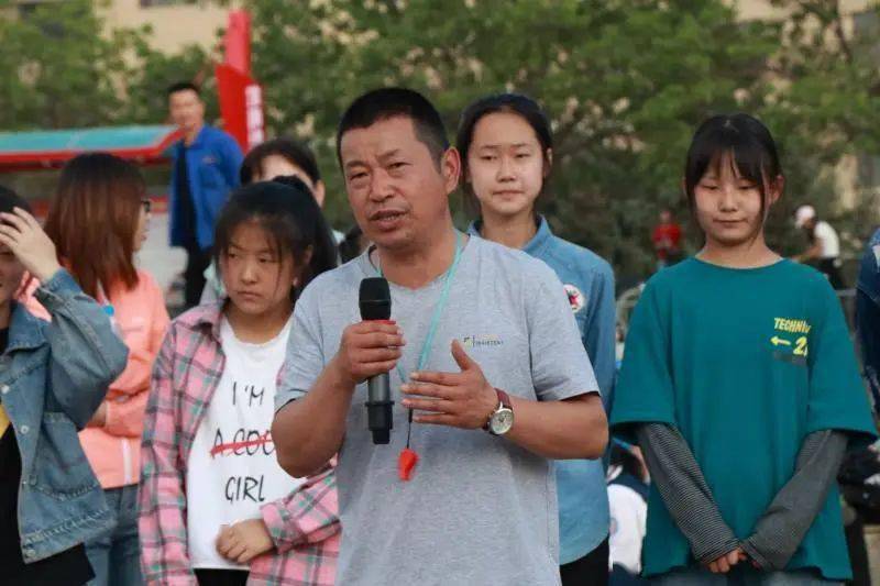 五个成三个队猜成语_看图猜成语(2)