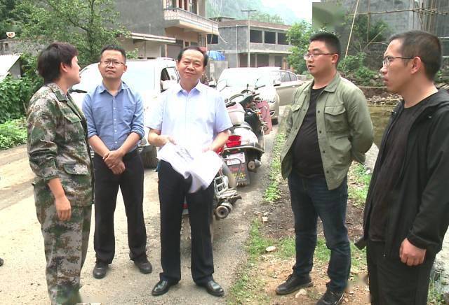 【贵州纳雍】彭华昌到董地乡调研脱贫攻坚和地灾防治工作