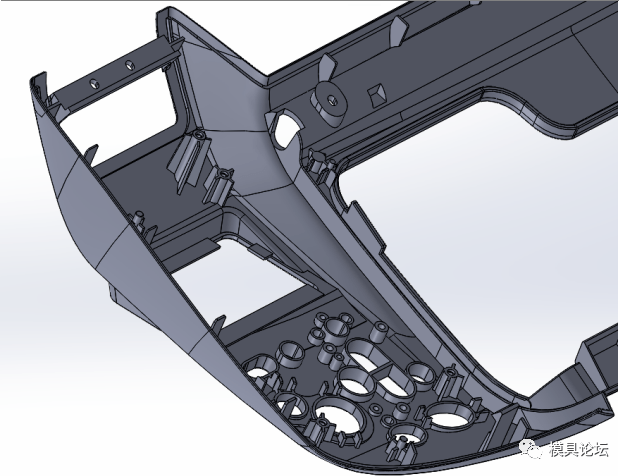 面壳顶面有多个按键孔,每个按键孔的背面有整圈骨位,整体造型复杂