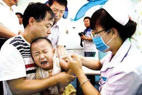 同龄人|娃比同龄人矮，要不要打生长激素？父母不高