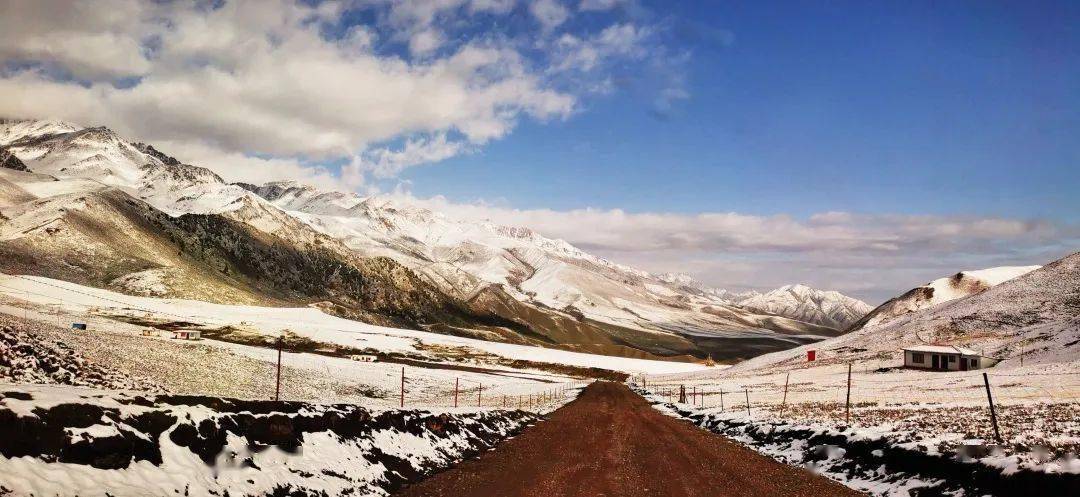 张掖:六月飞雪祁连山现"炎天飞雪"奇景