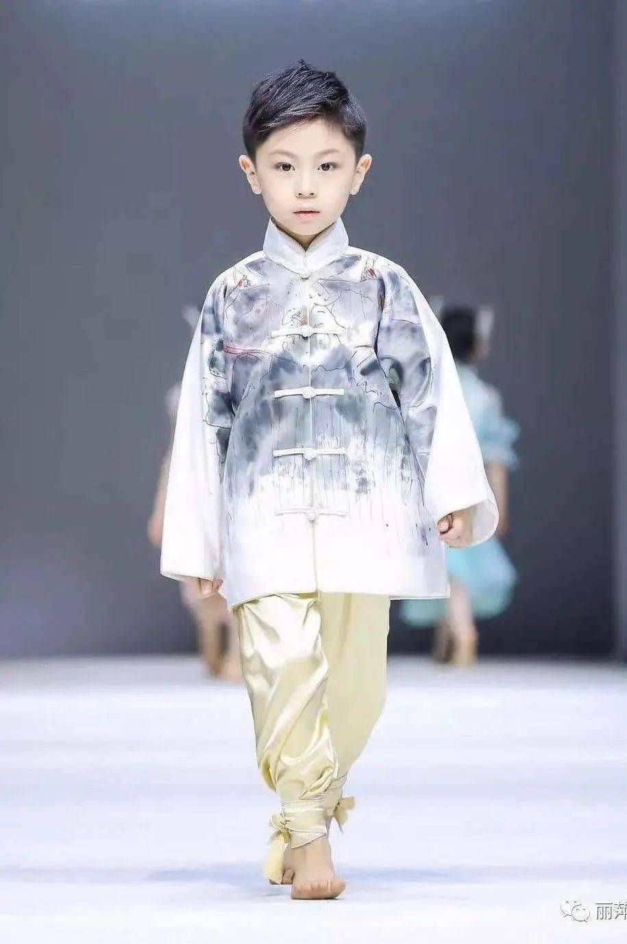 儿童时装秀 25d8300aa83d46269145d4f0aed543d1.jpeg