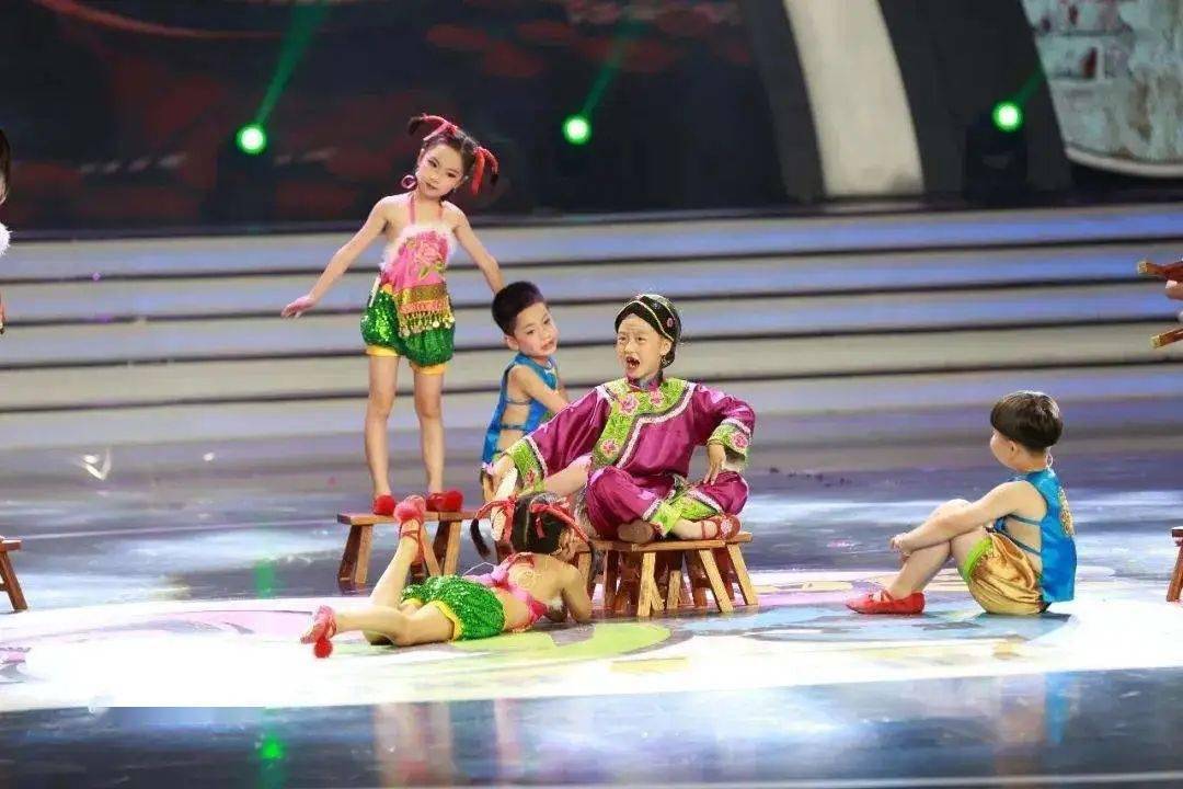 兔子舞视频儿童小学生 686b1183998141f585510e31715abd63.jpeg