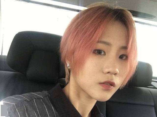 窦唯二女儿近照曝光，举手投足星味十足，舞台