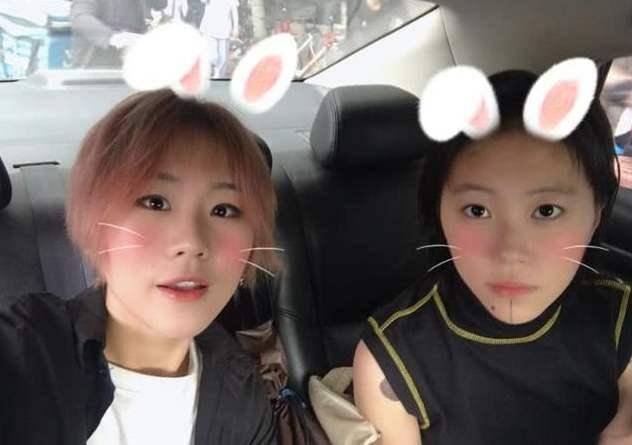 窦唯二女儿近照曝光，举手投足星味十足，舞台