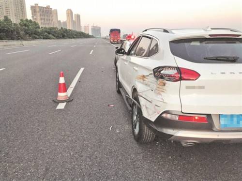 白色|得知孩子摔伤他赶紧回家 酒劲上来竟在高速上睡着