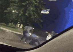 黑人|美国亚特兰大一名黑人男子酒后夺枪，遭警方击毙