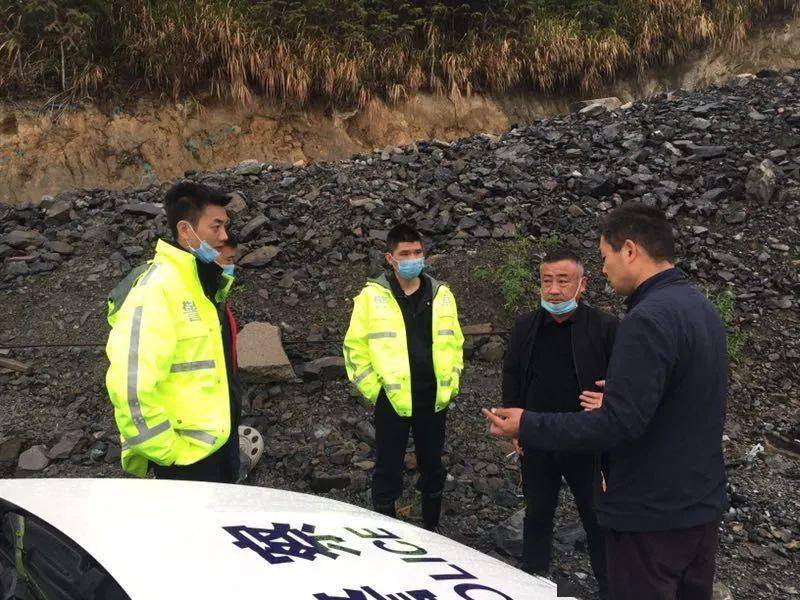 郑荣杰作为师傅,身体力行,与徒弟一起出警,一起调