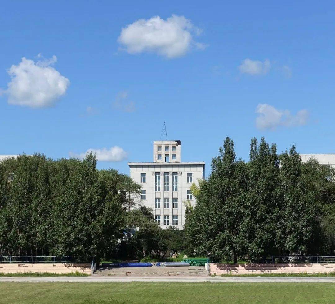 校友|共谱佳话：校友深情撰联，书记挥毫赠墨同抒心怀
