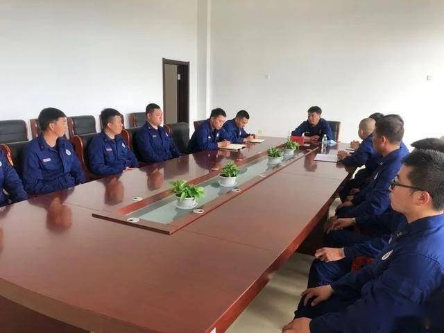哈尔滨市消防救援支队副支队长杨元伟,副支队长王丰检查指导新训工作