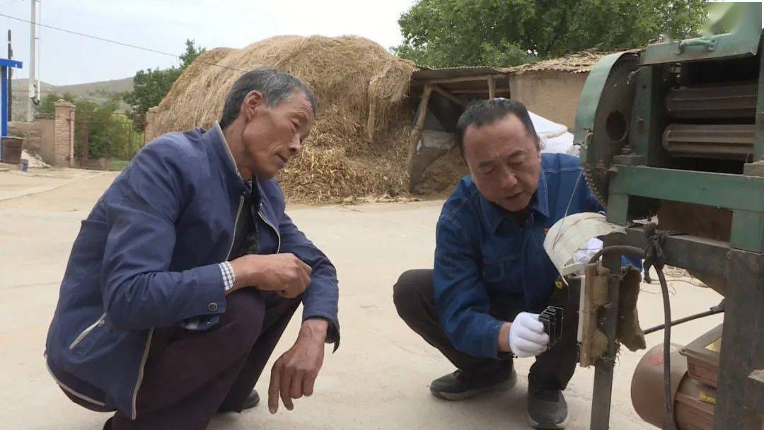 太平店镇联坪村村民王锦玺:铡草机很多时候就烧掉了,我也没办法,还不