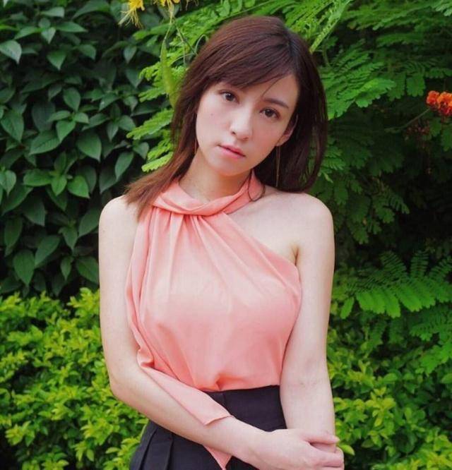 是何人？前新闻小花曝曾被TVB男艺人借醉示爱：