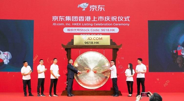 京东在港二次上市，市值最高冲至7285亿港元，CEO徐雷敲锣
