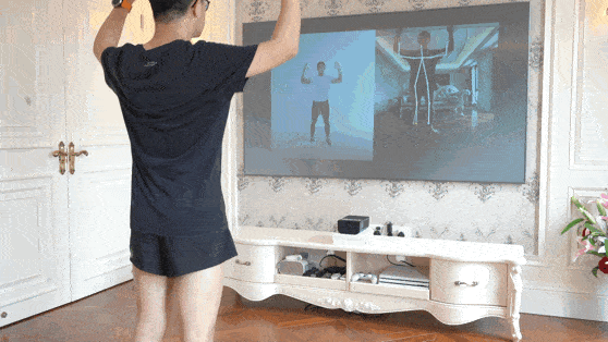 面粉,然后去触碰平板电脑,导致平板电脑的屏幕弄得脏兮兮的