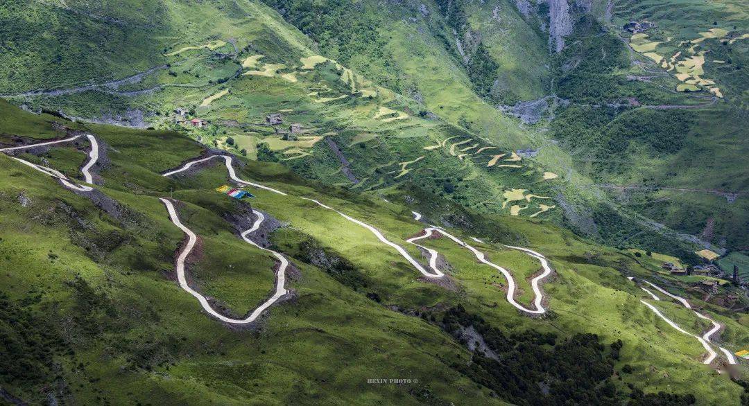 日部乡若古村道路硬化 何鑫 摄