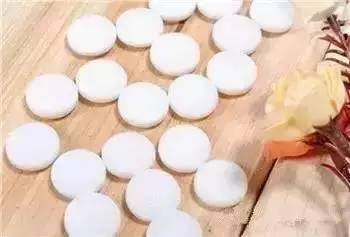 樟脑丸|8个月大的孩子智力受损！别再用这东西储存孩子的衣物了