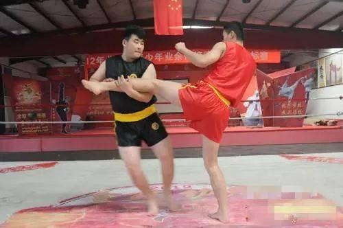 武术不仅要走进校园，更要走进家庭！