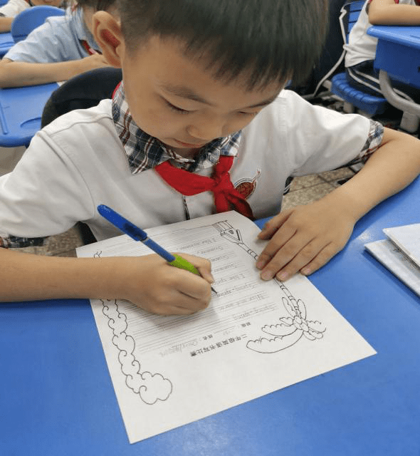 讲故事的英语发音 0be6d706338049bfb0c3aa0ac8f59ab1.png