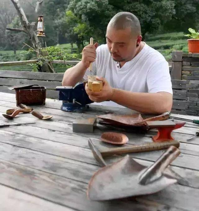 70后文艺大叔用6年建400㎡院子每天喝茶做饭潇洒生活