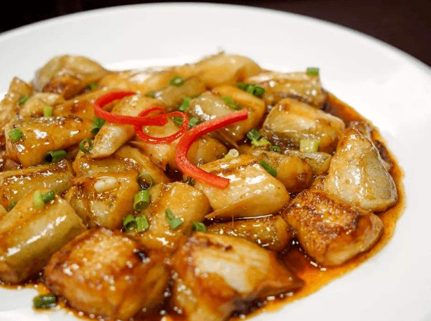 温州特色菜  温州菜以海鲜为主, 菜品口味新鲜,淡而不薄, 烹调讲究