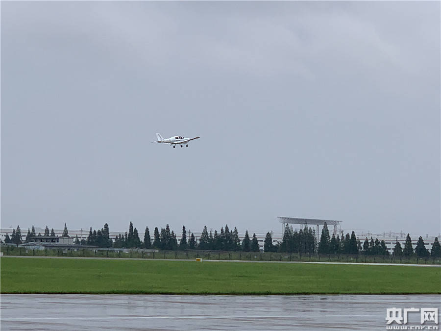 浙江|新一代国产教练机AG100在浙江德清首飞成功