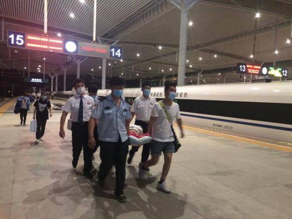 疾病|急！高铁上男子突发疾病意识模糊 济南西站紧急救援