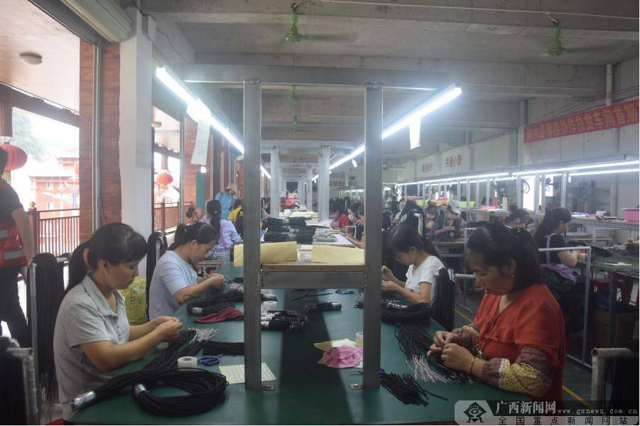 就业|融水苗家小镇上千搬迁贫困户安居乐业