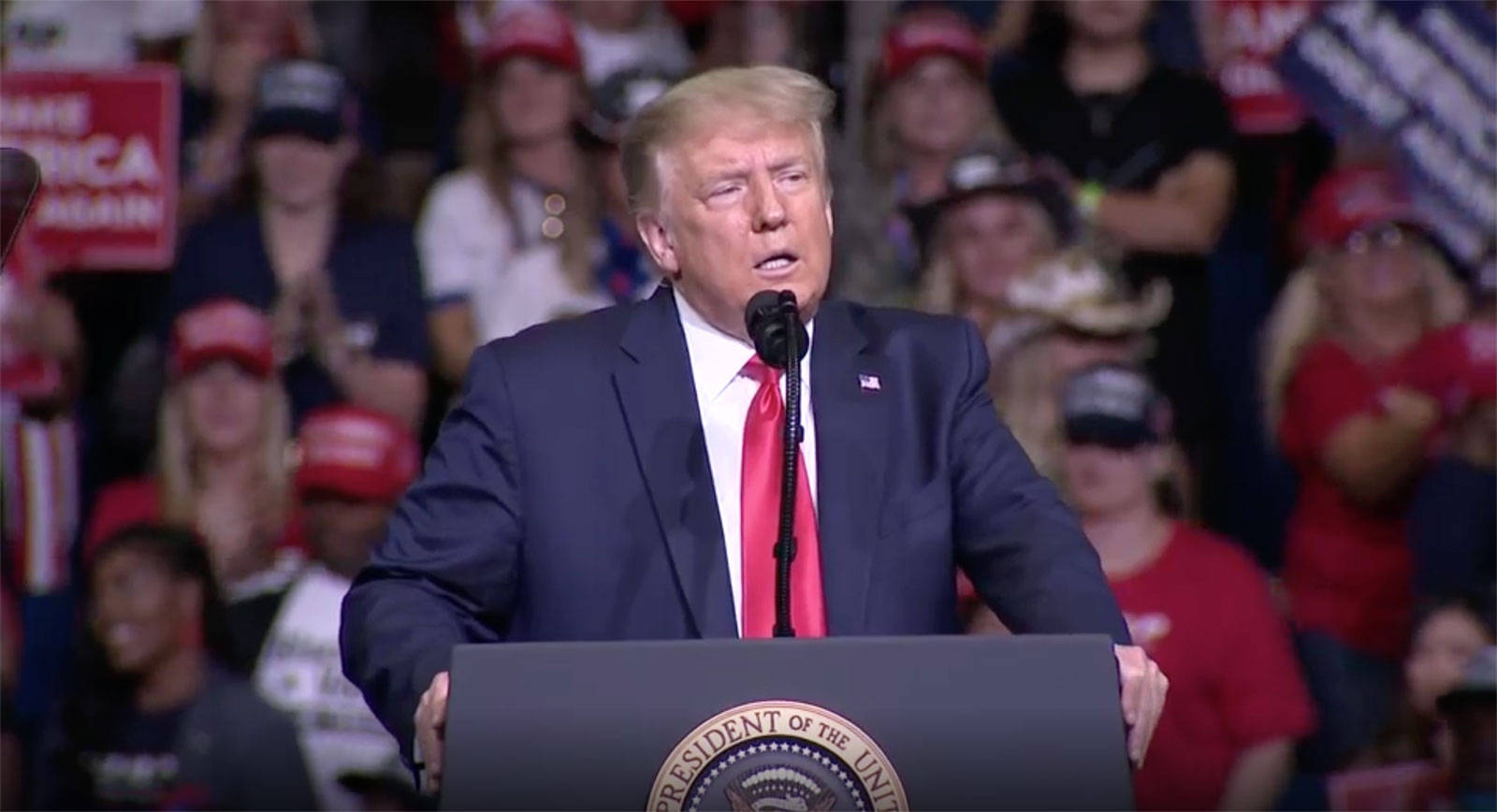 特朗普|快讯！特朗普刚刚开始疫情后首场竞选集会演讲，又没戴口罩